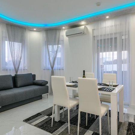 Complex Villa White 普拉 外观 照片