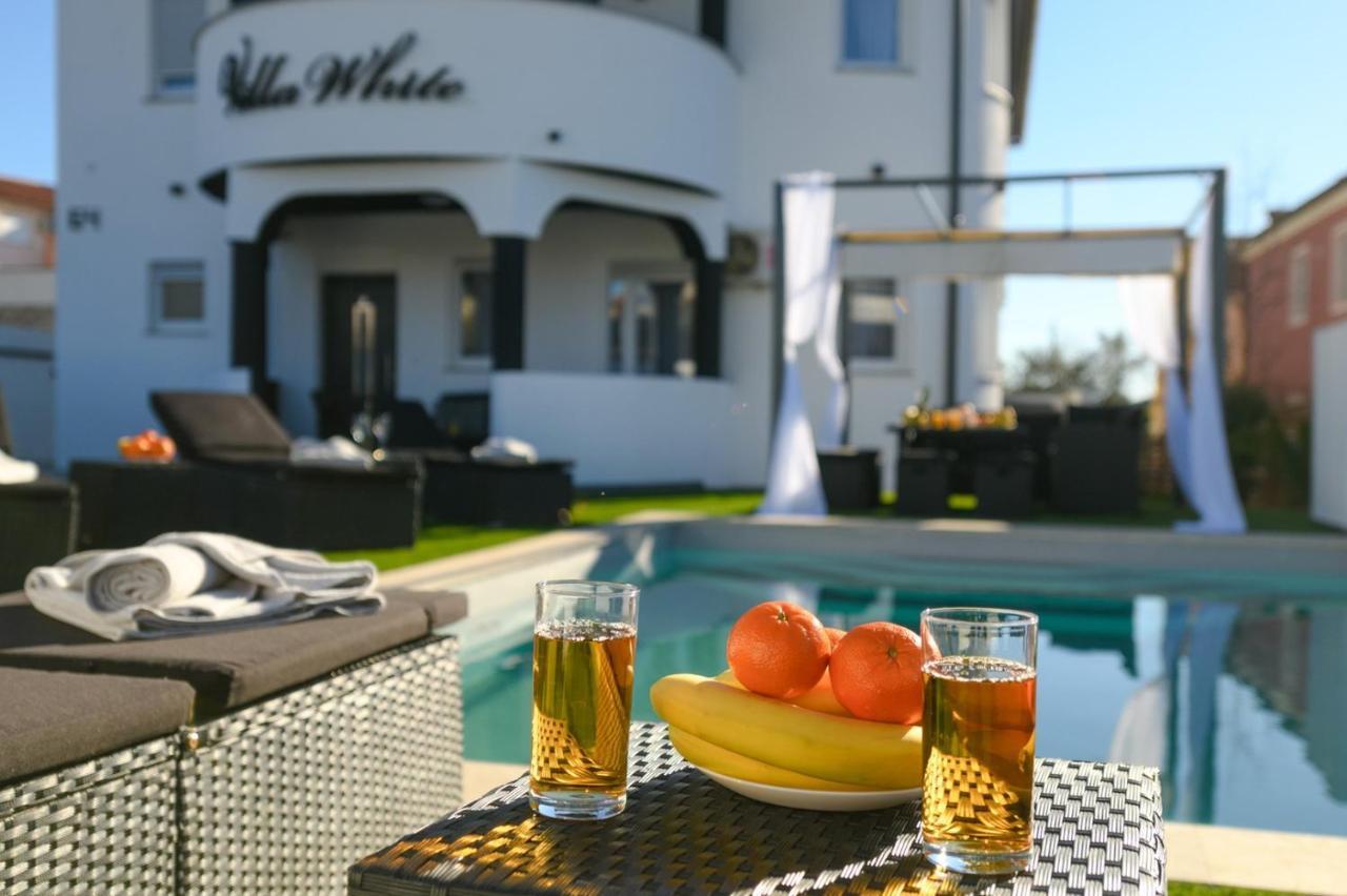 Complex Villa White 普拉 外观 照片