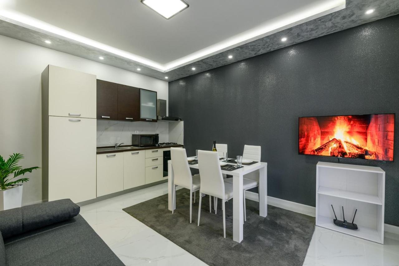 Complex Villa White 普拉 外观 照片