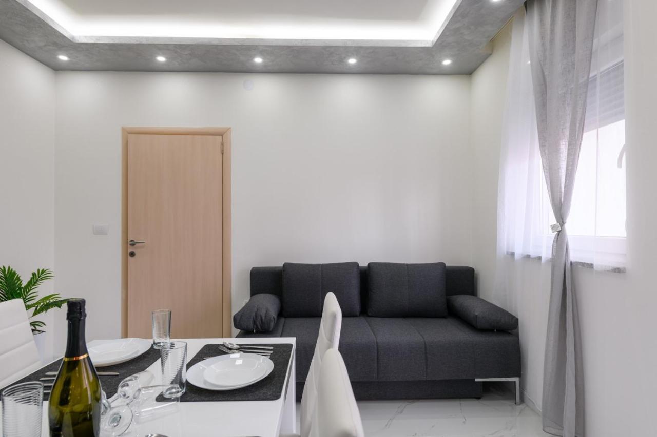 Complex Villa White 普拉 外观 照片