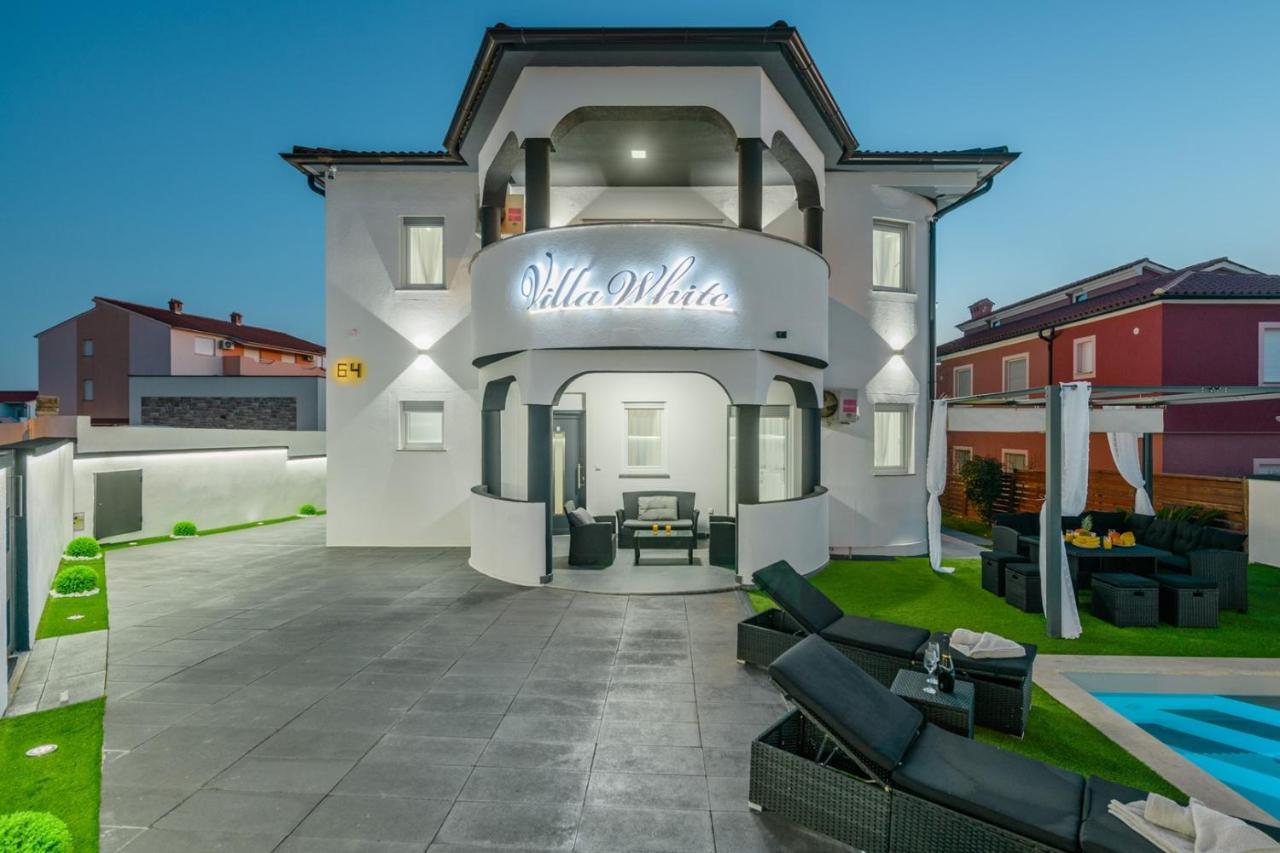 Complex Villa White 普拉 外观 照片